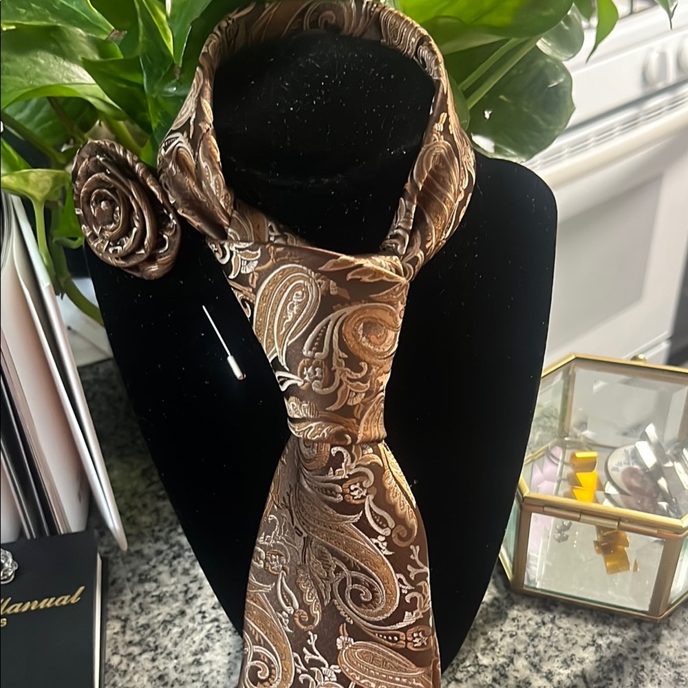 Sophisticated Brown Paisley Tie